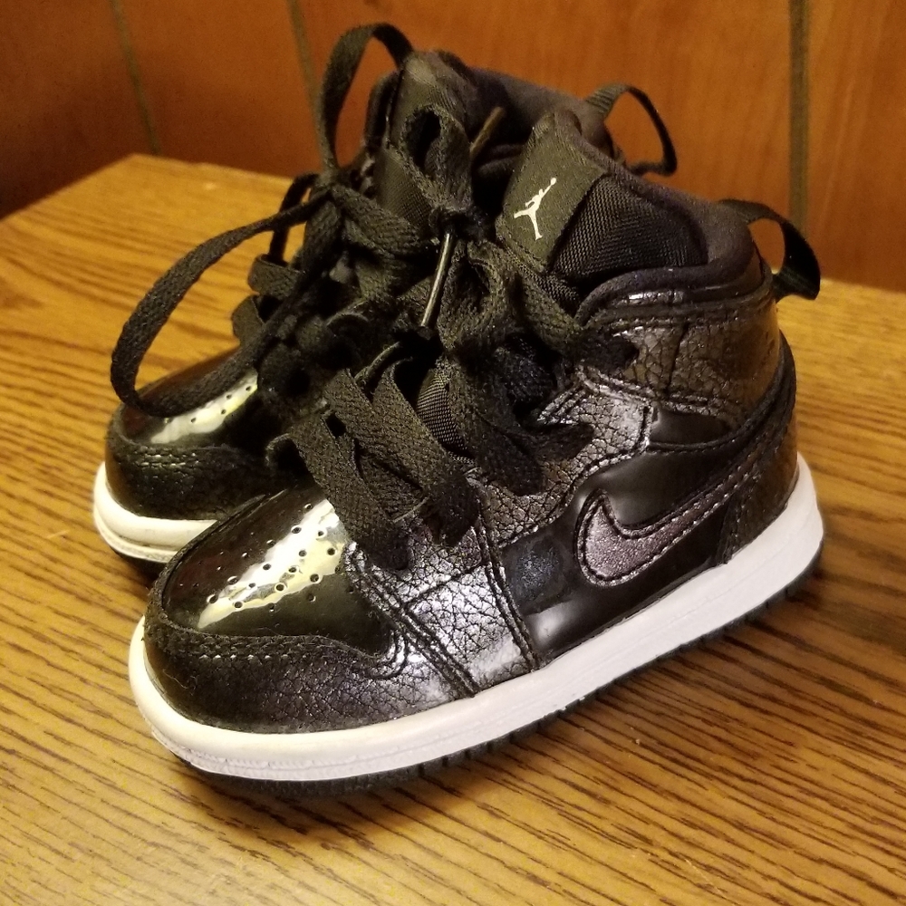 NIKE AIR JORDAN 1 RETRO MID SPACE JAM
